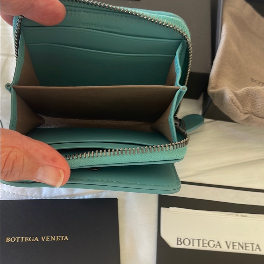 Bottega Veneta Blue Intrecciato Leather Wallet - Picture 4 of 8